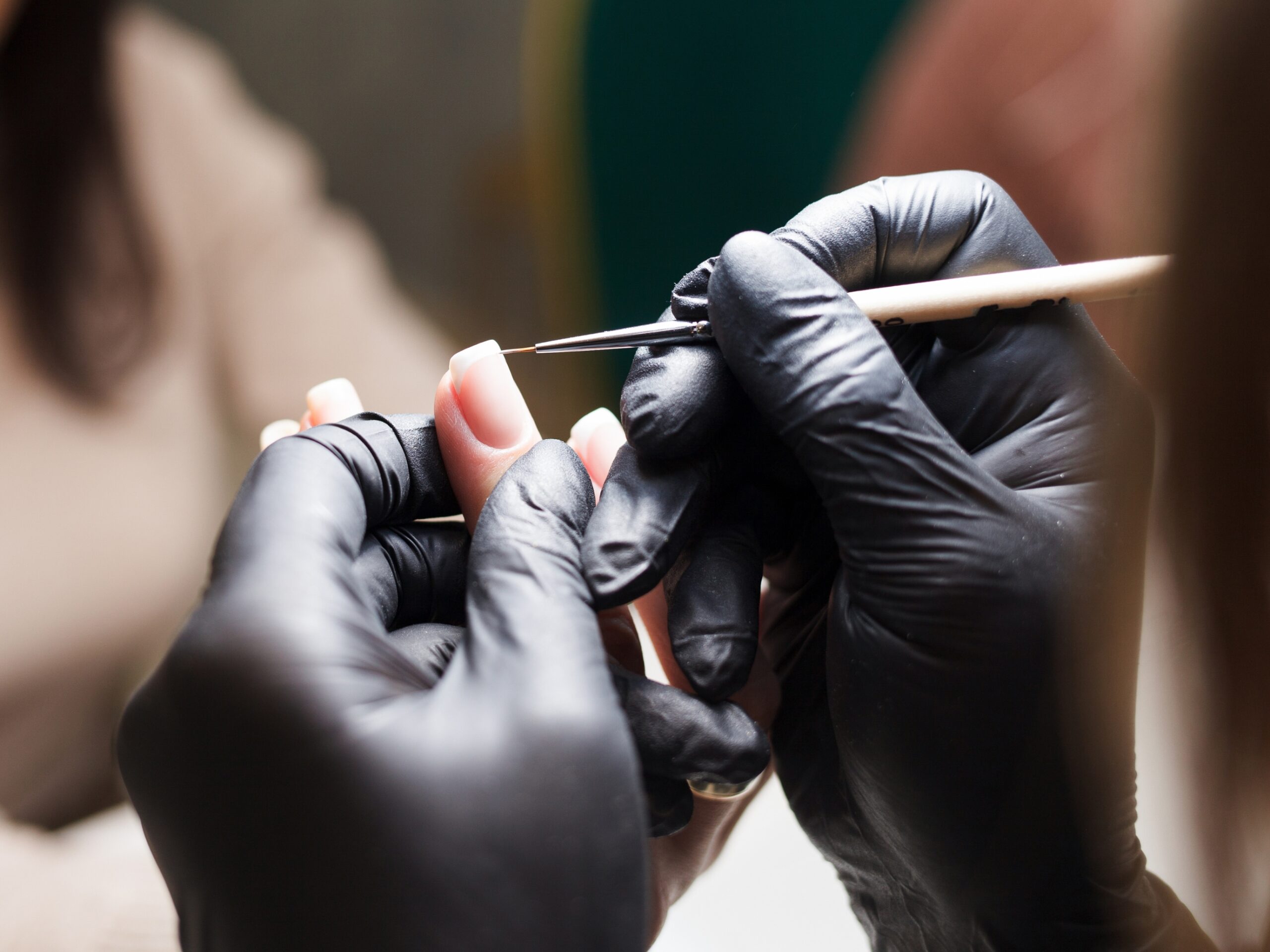 Czym się różnią rękawiczki winylowe, nitrylowe i lateksowe?